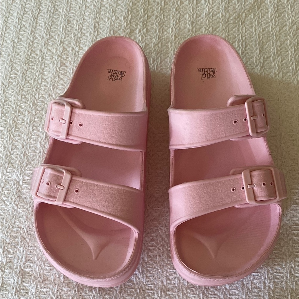 Wild fable pink platform marked a mens 7 (women’s 9) EUC